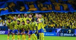 القنوات الناقلة لمباراة الاتحاد والنصر في دوري روشن السعودي 2024-2025 تتجه أنظار عشاق كرة القدم السعودية مساء الجمعة، 6 ديسمبر 2024، إلى ملعب الجوهرة المشعة، حيث يلتقي الاتحاد والنصر في الجولة الـ13 من دوري روشن السعودي. يتساءل الكثيرون عن القنوات الناقلة لمباراة الاتحاد والنصر، وكيفية مشاهدتها سواء عبر التلفزيون أو البث المباشر. القنوات الناقلة لمباراة الاتحاد والنصر في دوري روشن السعودي 2024-2025 ستُبث المباراة حصريًا عبر شبكة SSC SPORTS، الناقل الرسمي لمباريات دوري روشن السعودي. يمكن مشاهدة المباراة عبر: SSC SPORTS 1 HD بتعليق فهد العتيبي. SSC SPORTS 1 SD بتعليق مشاري القرني وعيسى الزدجالي. لمزيد من التفاصيل حول جدول المباريات والبث، يمكنك زيارة موقع دوري روشن السعودي. كيف تشاهد مباراة الاتحاد والنصر عبر الإنترنت؟ إذا كنت من محبي المشاهدة عبر الإنترنت، فإن تطبيق شاهد يوفر خدمة بث مباشر بجودة عالية لمباريات الدوري السعودي، بما في ذلك مواجهة الاتحاد والنصر. اشترك الآن في شاهد لمتابعة المباراة والاستمتاع بالتحليل الفني والتغطية الشاملة. تفاصيل المباراة المباراة: الاتحاد ضد النصر. التاريخ: الجمعة، 6 ديسمبر 2024. الموعد: 7:00 مساءً بتوقيت مصر، 8:00 مساءً بتوقيت السعودية. الملعب: الجوهرة المشعة. القنوات الناقلة: قنوات SSC. شاهد المباراة في أي مكان بالعالم موعد مباراة الاتحاد والنصر والقنوات الناقلة في الدوري السعودي أهمية المباراة يدخل الاتحاد المواجهة متصدرًا ترتيب دوري روشن السعودي برصيد 33 نقطة، فيما يسعى النصر إلى تحسين مركزه والمنافسة على الصدارة برصيد 25 نقطة. تعتبر المباراة فرصة ذهبية لعشاق الفريقين للاستمتاع بمواجهة بين نجوم عالميين مثل كريستيانو رونالدو وكريم بنزيما. لمتابعة ترتيب الفرق ومزيد من المعلومات عن الأداء، يمكنك زيارة الموقع الرسمي لنادي الاتحاد. استعدوا لهذه القمة المنتظرة بين الاتحاد والنصر، وتابعوا كل جديد عبر الروابط الرسمية. لا تفوّتوا لحظة من الإثارة!