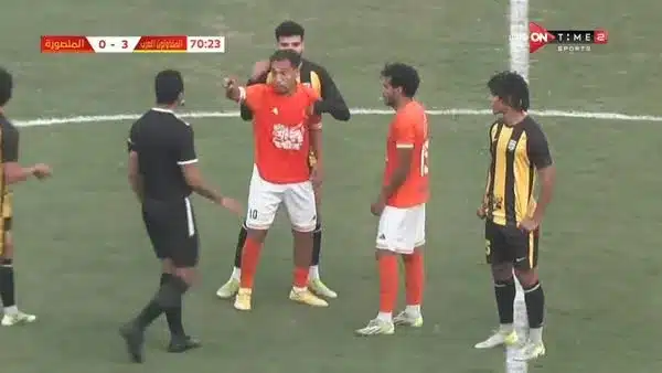 بالفيديو لاعب المنصورة يضرب مدربه علاء نوح 3