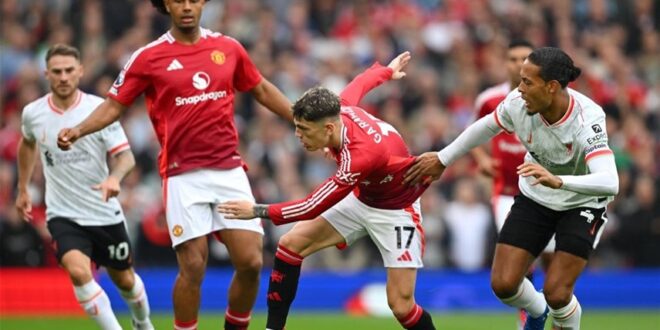 معلق مباراة ليفربول ومانشستر يونايتد اليوم في الدوري الإنجليزي 2025/2024 والقنوات الناقلة