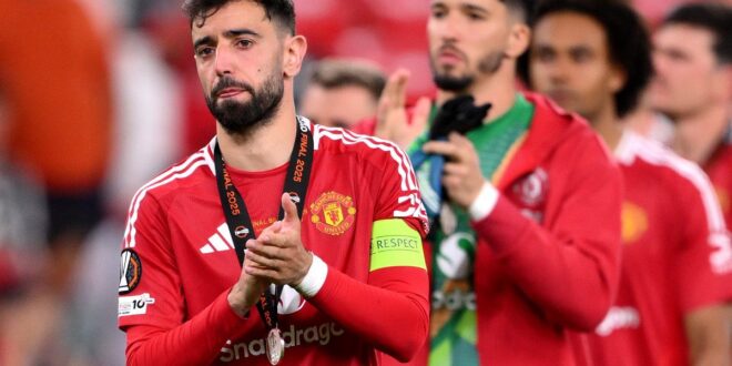 القنوات الناقلة لمباراة مان يونايتد وأستون فيلا اليوم الأحد في الدوري الإنجليزي 2025/2024