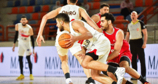 يبحث عدد كبير من جماهير قطبي الكرة المصرية، عن موعد مباراة الأهلي والزمالك اليوم في نصف نهائي دوري السوبر لكرة السلة، والقنوات الناقلة لهذا اللقاء المرتقب بين الفريقين، وهو ما يمكنكم معرفته من خلال السطور التالية عبر موقع "الماتش". موعد مباراة الأهلي والزمالك اليوم في نصف نهائي دوري السوبر لكرة السلة ويتحدى الأهلي غريمه التقليدي الزمالك، في قمة من العيار الثقيل تجمع بين الفريقين في الدور نصف النهائى من بطولة دوري السوبر لكرة السلة موسم 2025/2024. ويلتقي الأهلي والزمالك مساء اليوم الثلاثاء، في المباراة الفاصلة من سلسلة مباريات "best of 5"، لتحديد الفريق المتأهل إلى المباراة النهائية. وتقرر انطلاق صافرة بداية ديربي كرة السلة بين الزمالك والأهلي اليوم، مباشرة من خلال المواعيد الرسمية التالية: السادسة مساءًا بتوقيت جمهورية مصر العربية والسعودية وقطر. السابعة مساءًا بتوقيت الإمارات. القنوات الناقلة لمباراة الأهلي والزمالك اليوم وحصلت شبكة قنوات "أون سبورت"، على حقوق بث ونقل مباراة الزمالك والأهلي في نصف نهائي دوري السوبر لكرة السلة، وذلك بشكل حصري ومباشر عبر شاشتها. وتشاهدون المباراة الفاصلة بين الأهلي والزمالك اليوم في دوري السوبر لكرة السلسة، مباشرة وحصريًا من أي مكان داخل الوطن العربي، عن طريق شاشة قناة "On Time Sport HD2". أخيرا.. أقيمت 4 مواجهات بين الأهلي والزمالك ضمن سلسلة مباريات "best of 5" حتى الآن، حقق الأهلي الفوز في مباراتين، وتمكن الزمالك من الانتصار في مواجهتين، ليتأجل الحسم إلى المباراة الخامسة والفاصلة لتحديد الفريق المتأهل إلى المباراة النهائية. الجدير بالذكر أن الفائز من مباراة الزمالك والأهلي اليوم، سيتأهل لمواجهة الاتحاد السكندري في نهائى دوري السوبر لكرة السلة. موعد مباراة الأهلي والزمالك اليوم في نصف نهائي دوري السوبر لكرة السلة 2025 والقنوات الناقلة
