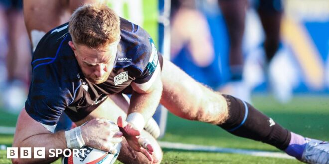 Glasgow Warriors 28-14 Connacht: Hosts reach United Rugby Championship semi-finals