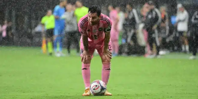 ميسي يغادر بسبب الإصابة وحالة من الذعر في الأرجنتين قبل كأس العالم