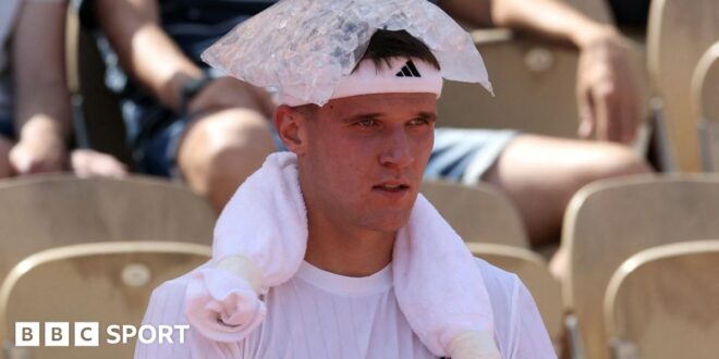 French Open 2026 results: Jakub Mensik collapses after win and Novak Djokovic swelters in Paris heat