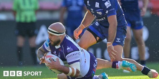 Super League: Toulouse 18-22 Wakefield - Trinity win in France