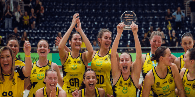 Netball Super League: Manchester Thunder reach Grand Final as Loughborough Lightning keep hopes alive