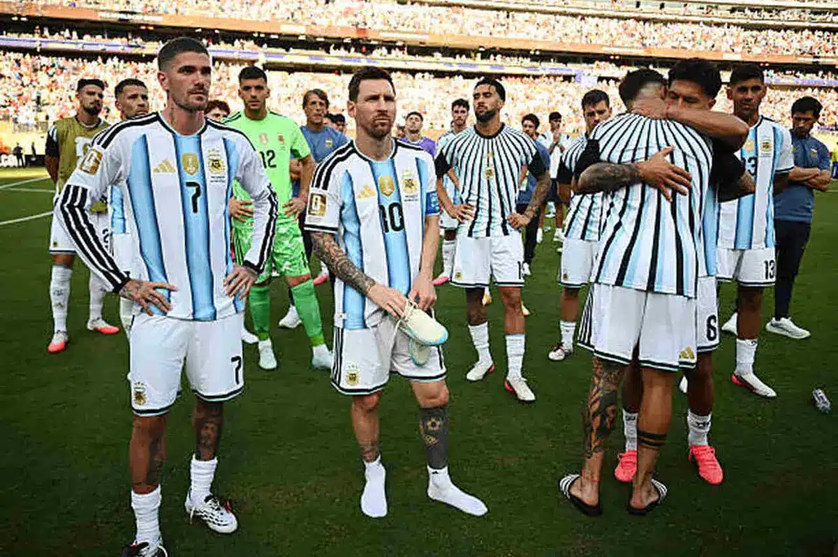 عريضة إلكترونية بـ23 مليون توقيع تطالب باستبعاد الأرجنتين من كأس العالم.. هل يستجيب فيفا؟ 2 عريضة إلكترونية ضد الأرجنتين