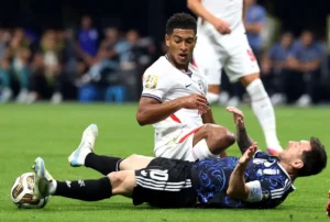 ريمونتادا أرجنتينية قاتلة أمام إنجلترا.. ميسي يصنع هدفين ويقود التانجو إلى نهائي كأس العالم 2026 2 نتيجة مباراة إنجلترا والأرجنتين اليوم في نصف نهائي كأس العالم 2026.. التعادل السلبي يحسم الشوط الأول